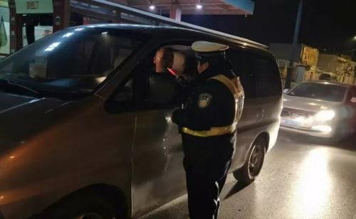 吃瓜造成车祸案例视频,一幕因分心看视频引发的惊险车祸