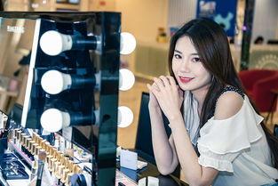 网红姐弟情侣撒狗粮照片,网红姐弟情侣撒狗粮，甜蜜照片曝光引网友热议